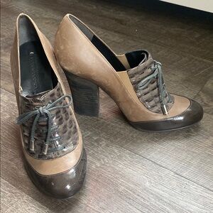 BCBGMAXAZRIA Women's leather block heel tie up front Tan and Brown Shoes